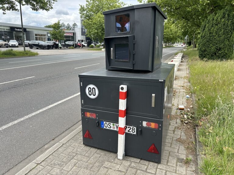 Mobiler Blitzer an der Pagenstecherstraße in Osnabrück