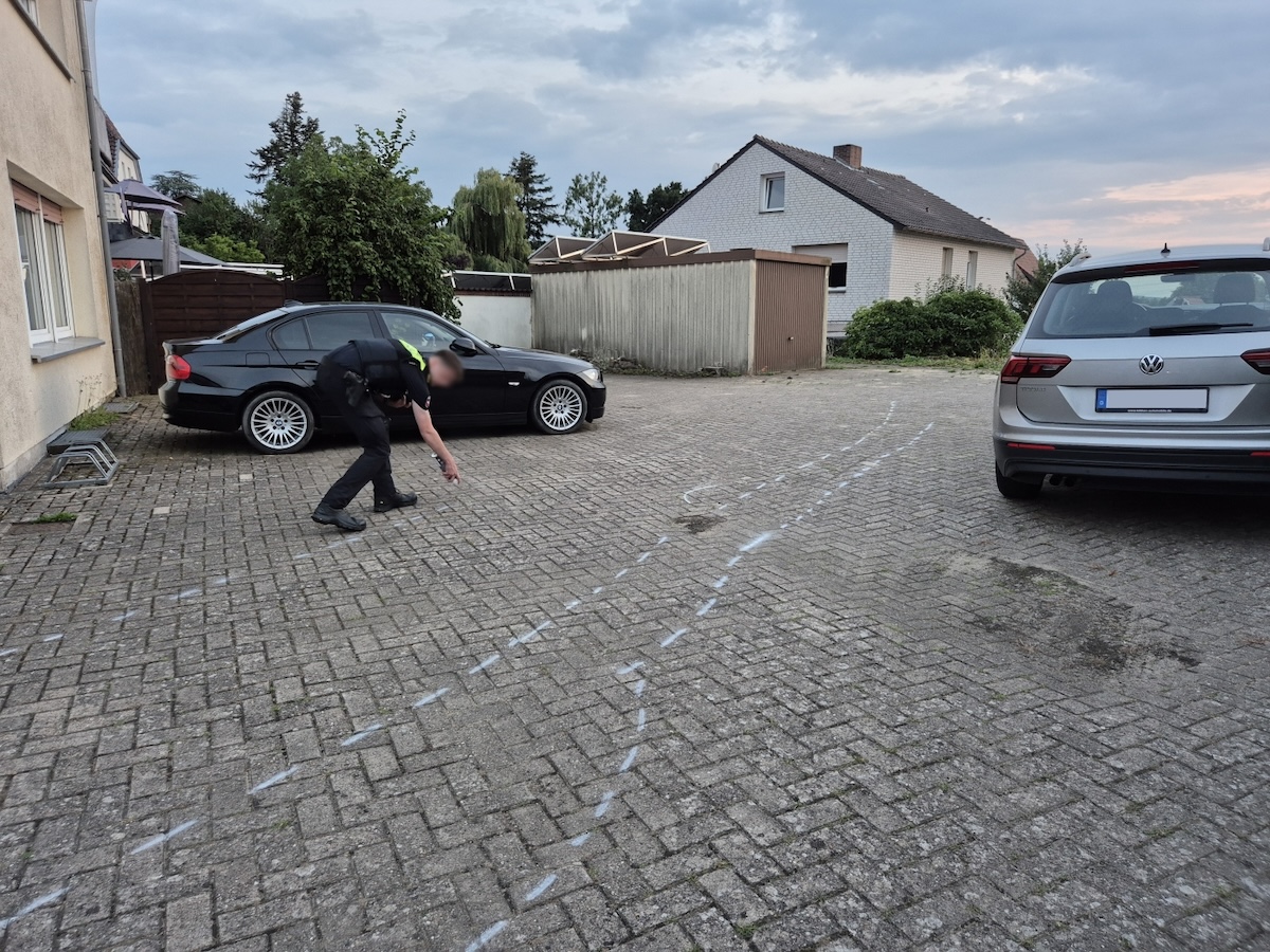Das Auto raste erst noch über diesen Garagenhof in Bohmte