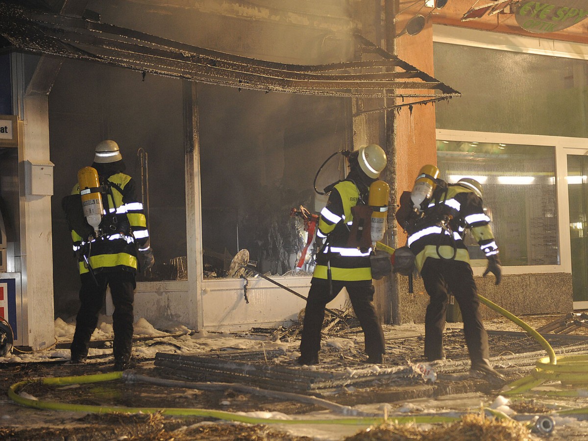 Bürger empören sich über Ablauf der Bombenräumungen im Lokviertel: „Immerhin wird jedes Mal eine Kleinstadt evakuiert“ Schaden nach Bombensprengung in München 2012