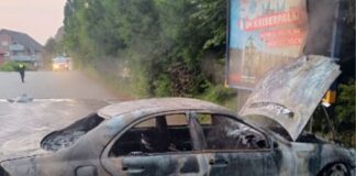 Ausgebrannter Mercedes in Melle.