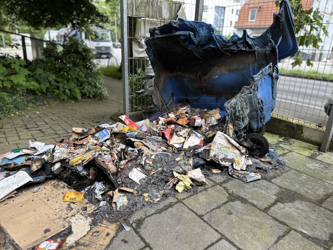 ausgebrannter Papiermüll-Container in Eversburg