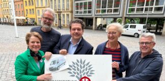Zum Bild (Von links nach rechts): Ulrike Burghardt, Vorsitzende der Bürgerstiftung Osnabrück; Heinz Hermann Flint, Fachbereichsleiter Soziale Dienste SKM gGmbH; Volker Weitkamp, Vorstand Öffentlichkeitsarbeit Bürgerstiftung Osnabrück; Dr. Cornelia Völckers, Fachärztin für Allgemeinmedizin; Thomas Kater, Fachdienstleiter SMK Osnabrück e.V.
