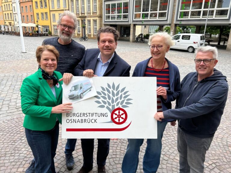 Zum Bild (Von links nach rechts): Ulrike Burghardt, Vorsitzende der Bürgerstiftung Osnabrück; Heinz Hermann Flint, Fachbereichsleiter Soziale Dienste SKM gGmbH; Volker Weitkamp, Vorstand Öffentlichkeitsarbeit Bürgerstiftung Osnabrück; Dr. Cornelia Völckers, Fachärztin für Allgemeinmedizin; Thomas Kater, Fachdienstleiter SMK Osnabrück e.V.