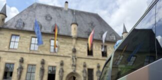 Feldjäger der Bundeswehr vor dem Osnabrücker Rathaus