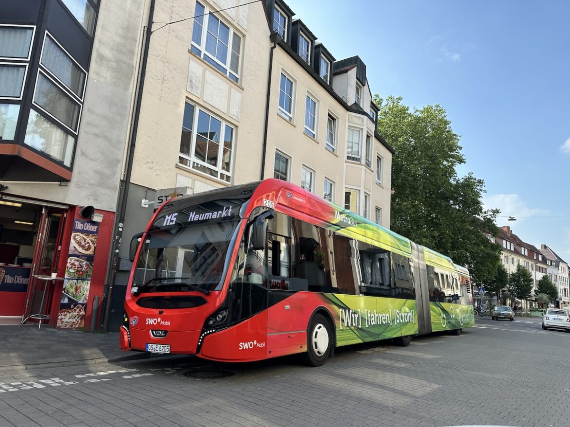 Metrobus (M5) der Stadtwerke in der Hasestraße Osnabrück