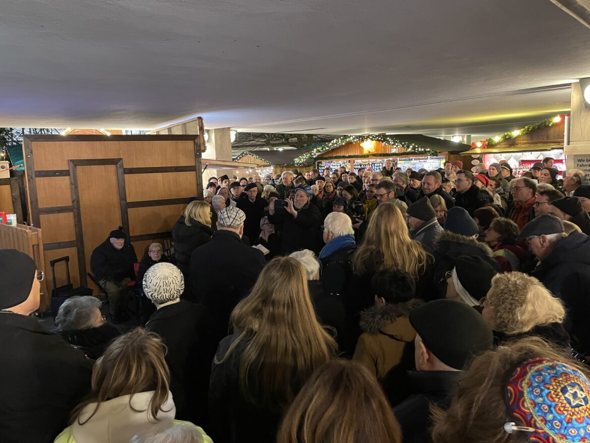 Chanukka-Kerzen erhellen Osnabrücks Innenstadt