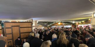 Chanukka-Kerzen erhellen Osnabrücks Innenstadt