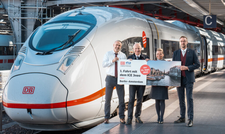 Verabschiedung des ersten ICE 3neo von Berlin nach Amsterdam im Ostbahnhof Berlin. Foto: Deutsche Bahn AG / Oliver Lang