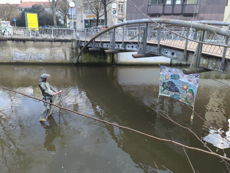 Aktion "Der kriegsgeile Boris" in Osnabrück. / Foto: rausmetall in Innenstadt