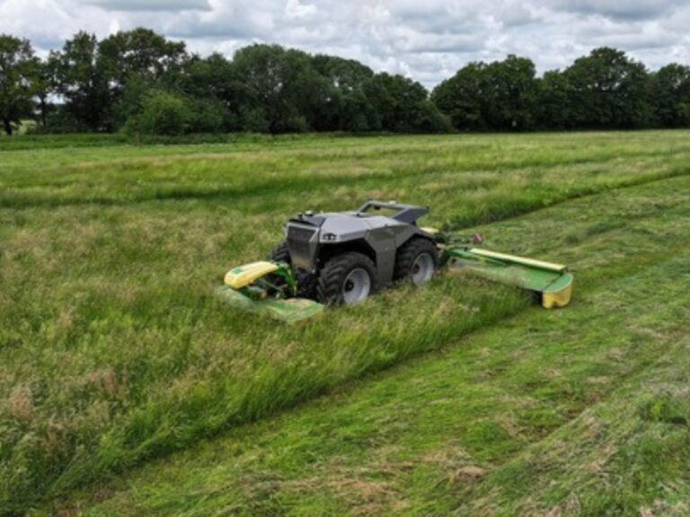 Smarte Mähroboter sind eine Möglichkeit, die Effizienz auf landwirtschaftlichen Flächen zu steigern. / Foto: Maschinenfabrik Bernard KRONE GmbH & Co. KG