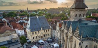 Panorama Marktplatz historisches Rathaus Weinfest 24. / Foto: Marketing Osnabrück