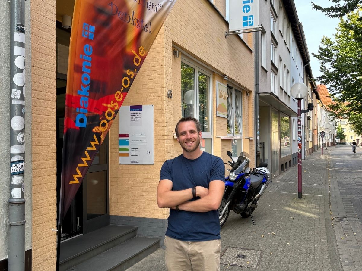 Das Café Oase in der Lohstraße präsentiert von Eike Strunk. / Foto: Diakonie Osnabrück