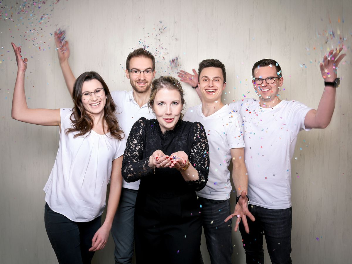 Kirmes trifft auf Live-Musik: Hüttenmarkt 2025 mit abwechslungsreichem Programm Die besten Partytracks und Klassiker der vergangenen 50 Jahre bringen die „Burning Guitars“ mit auf den Hüttenmarkt.