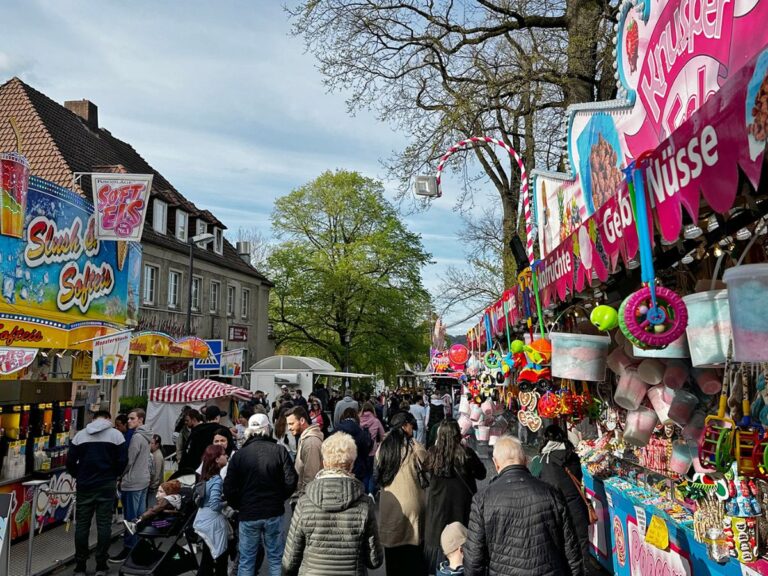 Verwandelt sich vom 23. bis 25. Mai wieder in einer Konzert- und Kirmesmeile: die Hindenburgstraße während des Hüttenmarktes im Stadtteil Alt-Georgsmarienhütte.