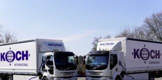 Koch International nahm im April 2025 zwei Elektro-LKW für den Einsatz im Nahverkehr in Betrieb. Die Fahrzeuge leisten einen wichtigen Beitrag zur Reduzierung von CO2- und Lärmemissionen.