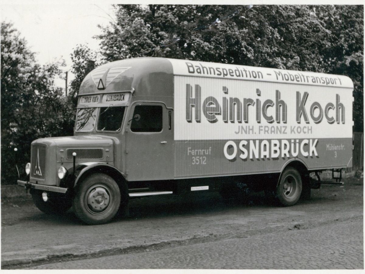 125 Jahre Koch International in Osnabrück: Von der Pferdekutsche zur digitalen Logistik-Zukunft Ein LKW von Koch International aus den frühen 1950er Jahren.
