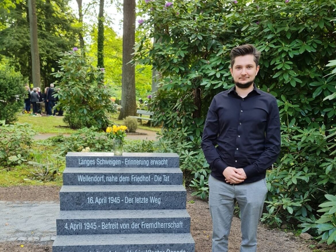 Der Wiesbadener Künstler Przemyslaw Martyna hat die Skulptur mit dem Namen „Die letzten Schritte“ entworfen. Im November 2024 gewann er mit seiner Konzeption den Kunstwettbewerb für die Gestaltung des Mahnmals. / Foto: Giulia Lambert (Gedenkstätten Gestapokeller und Augustaschacht)