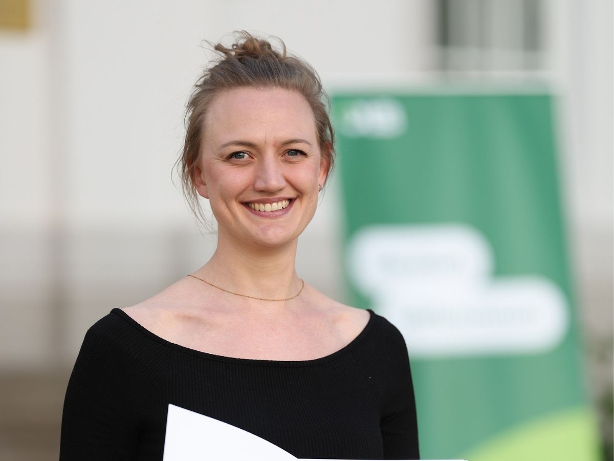 Sophie de Lede von der Universität Osnabrück erhält den zweiten Preis in der Kategorie Masterarbeiten des OLB-Wissenschaftspreises der OLB-Stiftung. / Foto: Markus Hibbeler (OLB-Stiftung)