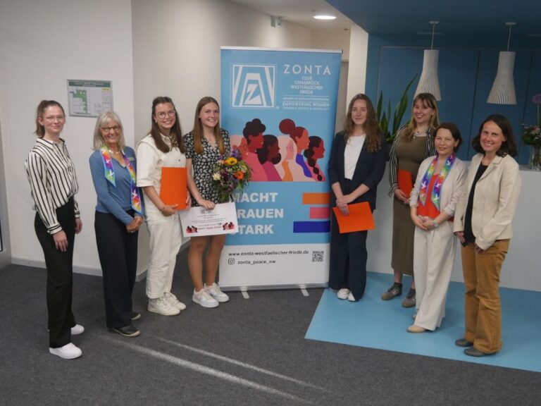 Die Preisträgerinnen mit dem Komitee des Zonta-Club Westfälischer Friede Osnabrück und Prof. Dr. Svea Petersen von der Hochschule Osnabrück. / Foto: ZC Westfälischer Friede