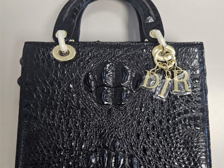 Zoll beschlagnahmt Handtasche aus Krokodilsleder. / Foto: Hauptzollamt Osnabrück