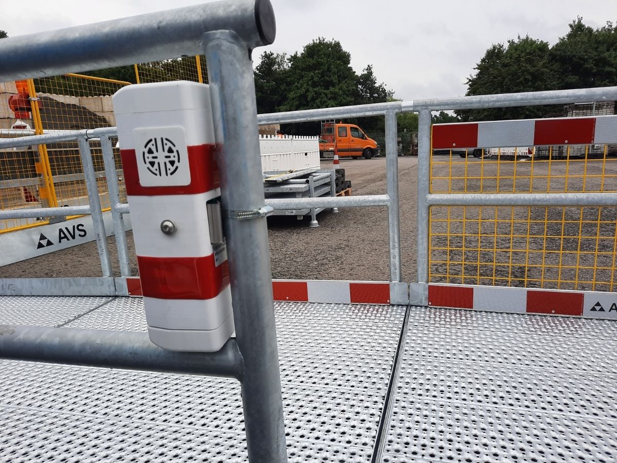 Die neuen akustischen Baken sollen sehbeeinträchtigten Menschen helfen, sicher durch die Baustelle zu kommen. / Foto: Marieke Timmermann