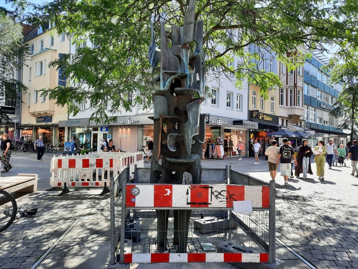 Nach einem Jahr wieder da: Der Tränenbrunnen in der Großen Straße. / Foto: Marieke Timmermann
