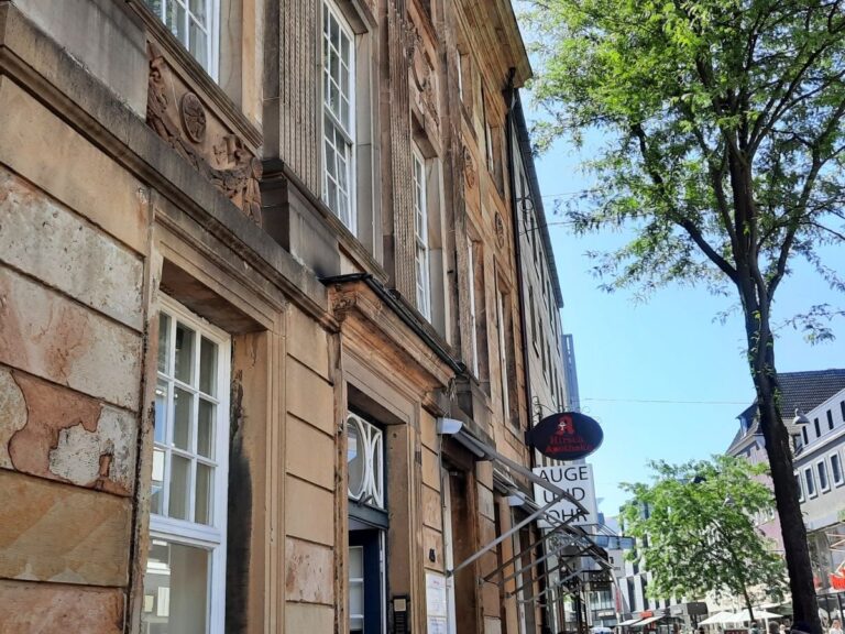 Wo ist die Hirschfigur von der Hirschapotheke?. / Foto: Marieke Timmermann