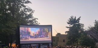 Blockbuster unterm Sternenhimmel: Beim 5. Open Air-Kino am Affentempel verwandelt sich der Zoo Osnabrück im August wieder in eine ganz besondere Filmkulisse – tierische Geräuschkulisse inklusive. Der Vorverkauf läuft ab sofort. / Foto: Zoo Osnabrück