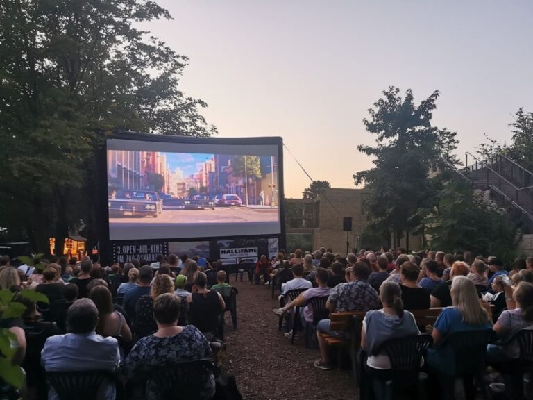 Blockbuster unterm Sternenhimmel: Beim 5. Open Air-Kino am Affentempel verwandelt sich der Zoo Osnabrück im August wieder in eine ganz besondere Filmkulisse – tierische Geräuschkulisse inklusive. Der Vorverkauf läuft ab sofort. / Foto: Zoo Osnabrück