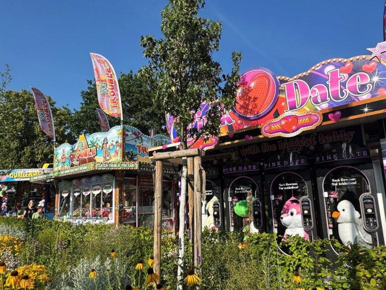 Bleiben doch erlaubt: Greif- und Schneidautomaten auf den städtischen Kirmesveranstaltungen, allerdings in Abstimmung mit dem Schaustellerverband in geringerer Anzahl als zuvor. Auf der Mitte Juni abgehaltenen Kloster Klipp (Bild) waren demnach deutlich weniger Automaten aufgestellt als noch in den Vorjahren. / Foto: Stadt Georgsmarienhütte