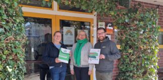 Freuten sich über die Auszeichnung (v.li.): Birgit Gunst, Erzieherin Kita Miteinander, MINT-Koordinatorin Anke Kellermeier und Nico Michalick, Leiter der Einrichtung.