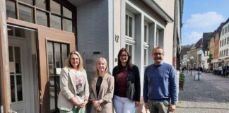 Sabine Steinkamp (Leiterin der Kontaktstelle Wohnraum), Michelle Feist, Antje Pöttker und Christoff Sube stehen für Fragen zum Thema Wohnraum zur Verfügung.