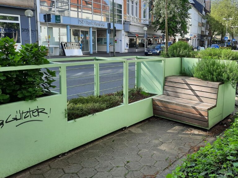 Mobile Osnabrücker Stadtgärten immer mehr verschmutzt und durch Graffiti verunreinigt.