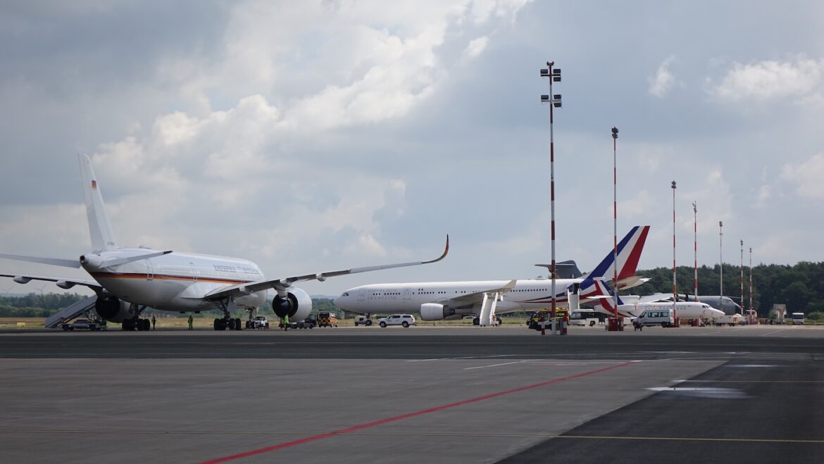 Regierungsflieger von Frankreich und Deutschland am FMO