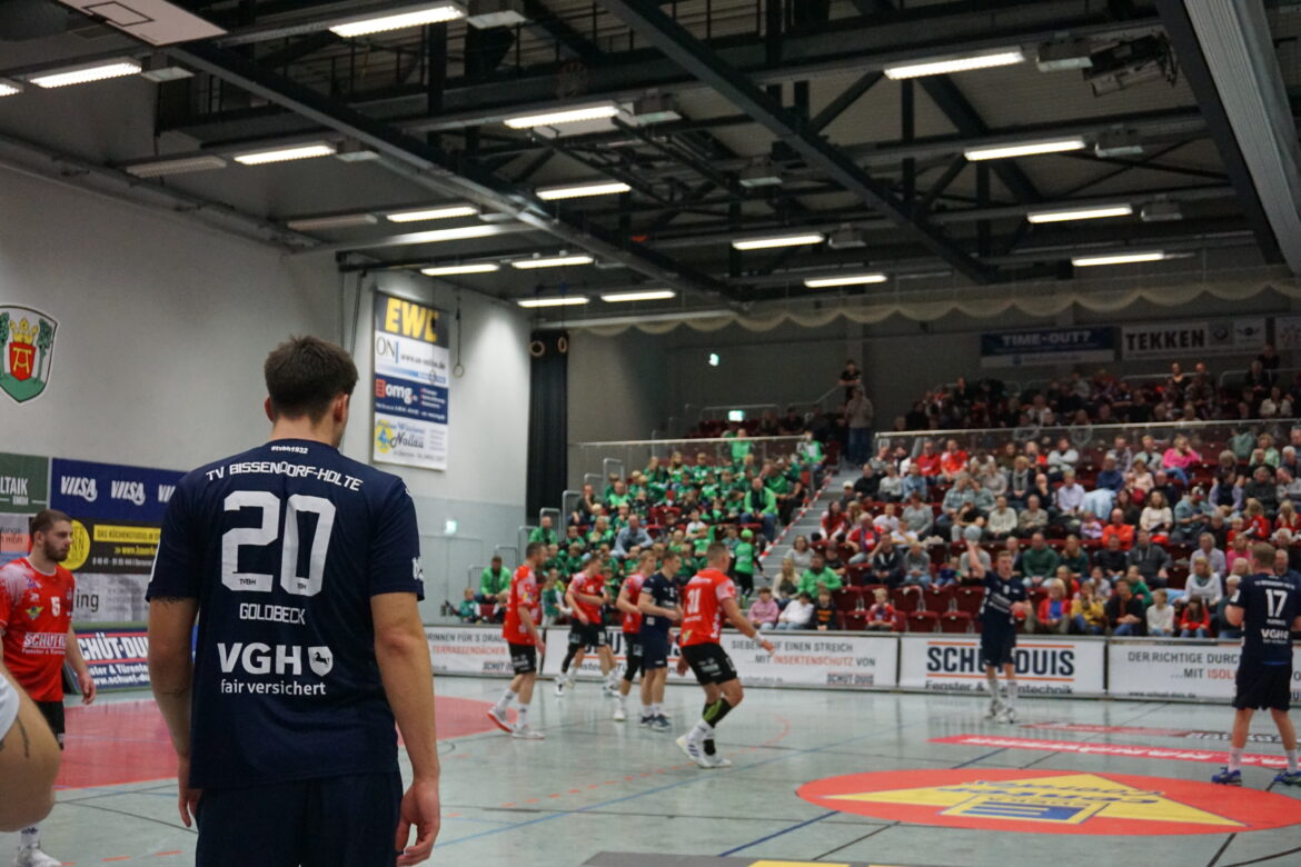 Niederlage in Aurich: Stark dezimierter TVB-H unterliegt dem OHV. / Foto: Finja Neumann
