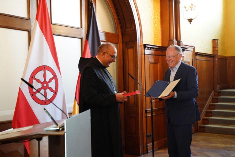 Bischof Dominicus und Ministerpräsident Stephan Weil / Foto: Staatskanzlei
