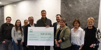 Freuen sich über die künftige Zusammenarbeit zwischen Landkreis Osnabrück und der Lilian Care GmbH (von links): Andreas Quebbemann (CDU). Julia Buekenhout, Isabel Schulte und Dr. Gerhard Bojara (Gesundheitsdienst für Landkreis und Stadt Osnabrück), Jan-Felix Simon (Lilian Care), Kreisrat Malte Stakowski, Mareen Guth (Bündnis 90/ Die Grünen), Monika Abendroth (SPD) und Dr. Maria Entrup-Henemann (GRÜNE/FDP/CDW-Gruppe).