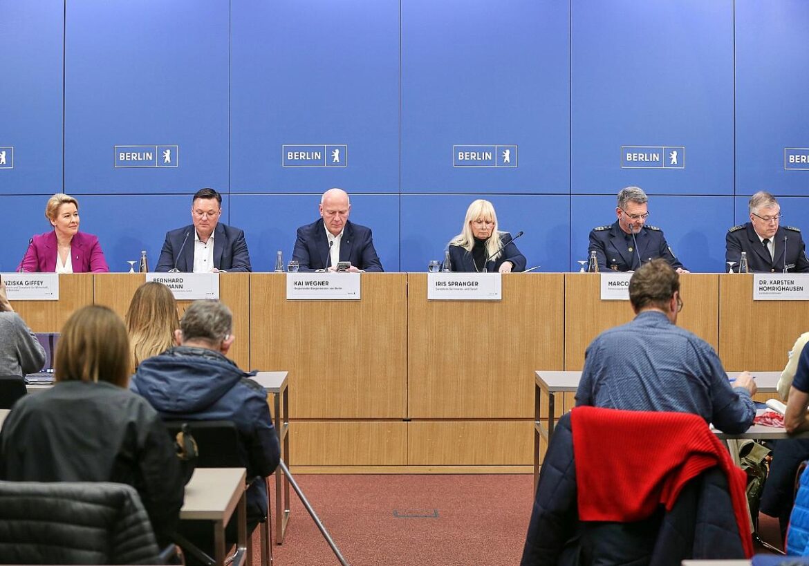 Senatsmitglieder bei