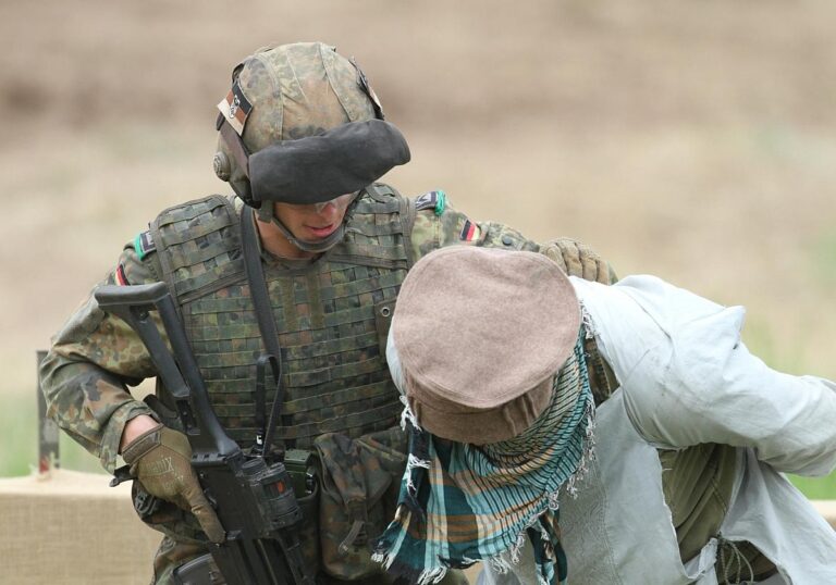Soldat übt