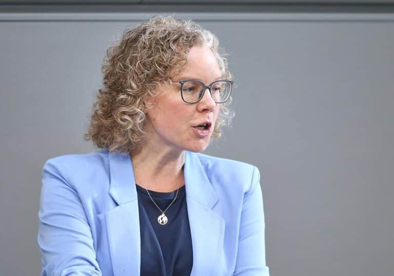 Julia Verlinden