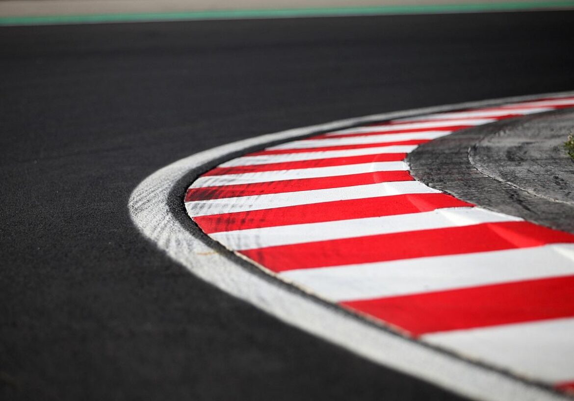 Fahrbahnmarkierung auf