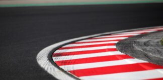 Fahrbahnmarkierung auf