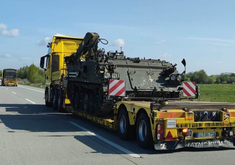 Panzer-Transport auf