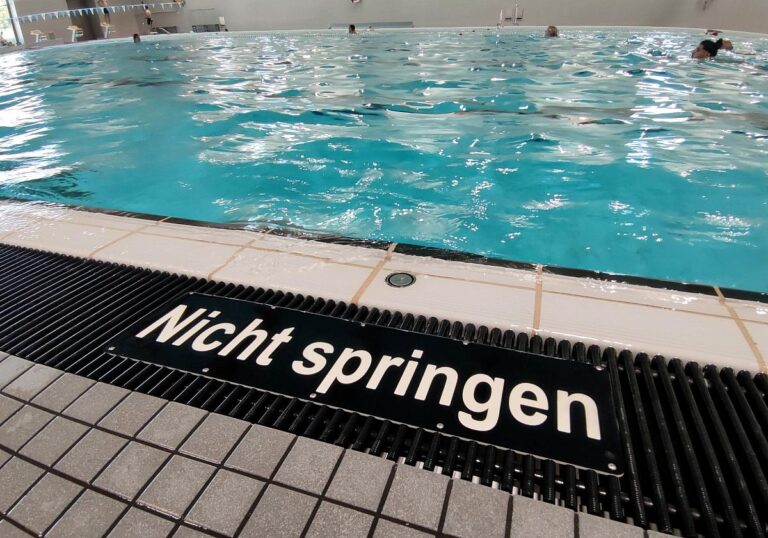Schwimmbad (Archiv)