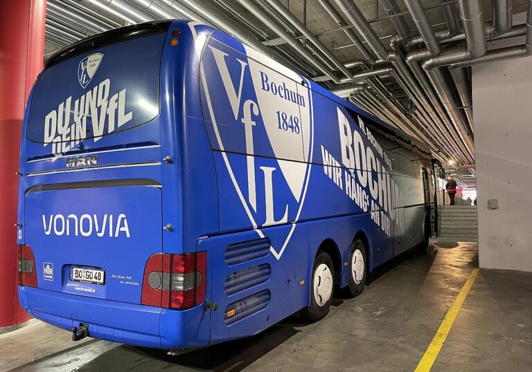 Mannschaftsbus des