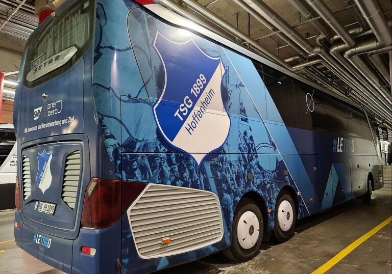 Mannschaftsbus der