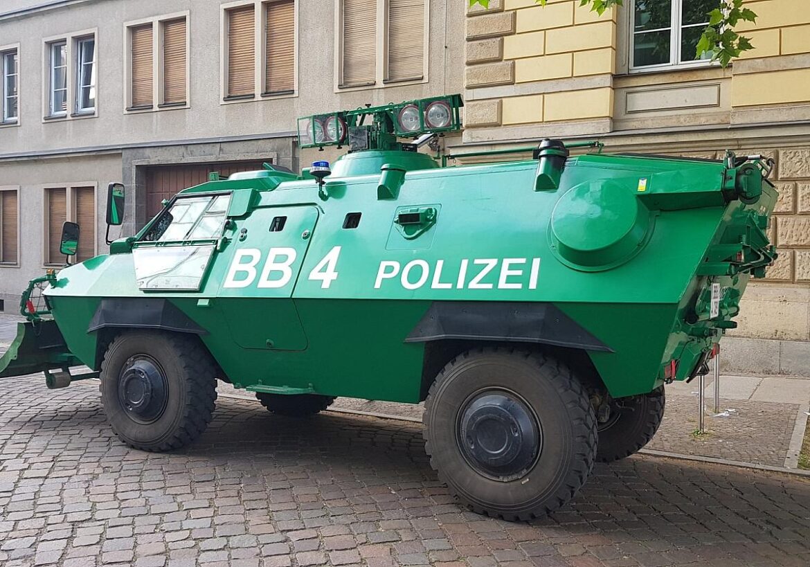Polizeifahrzeug (Archiv)