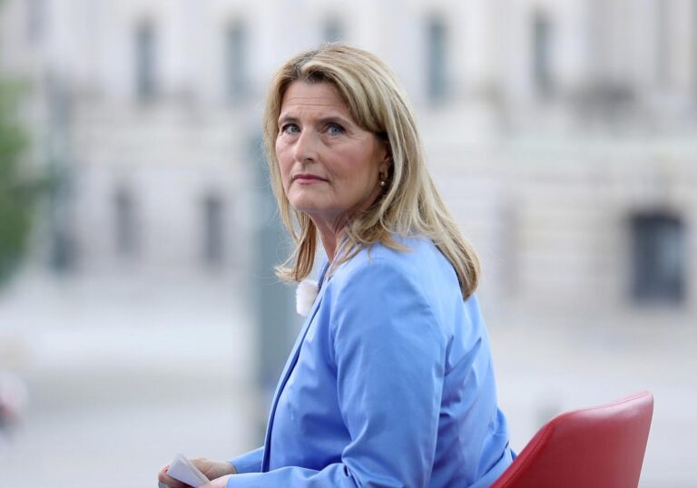 Tina Hassel