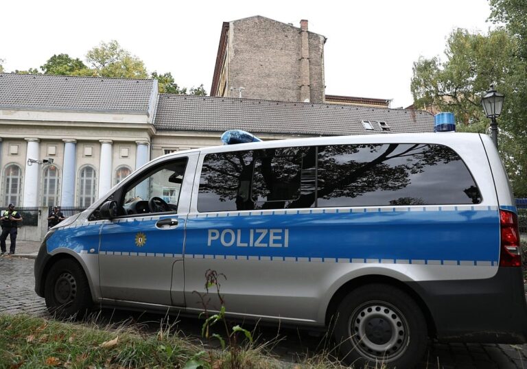 Polizei vor Synagoge