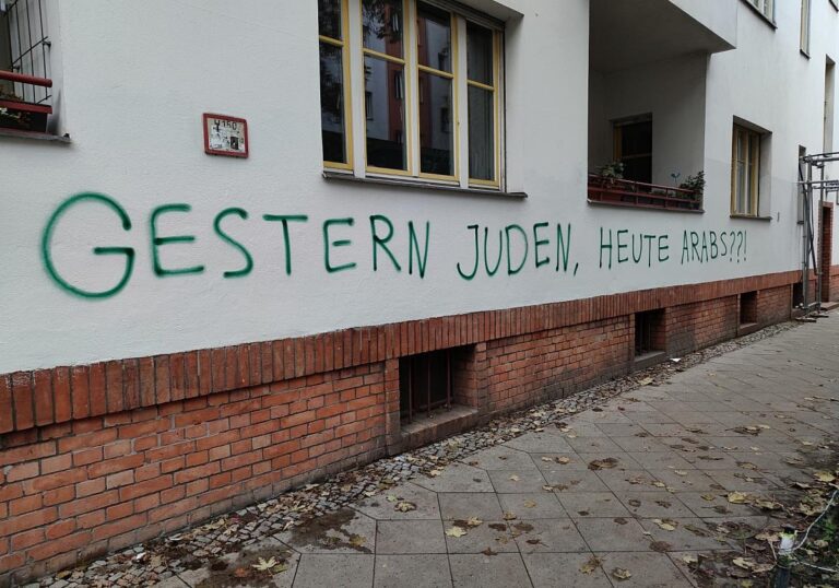 Beschmierte Hauswand